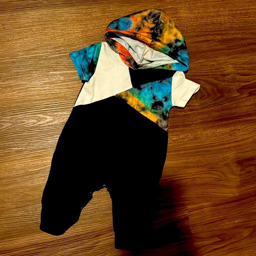 Boys tie dye hooded color block jumper with snaps.